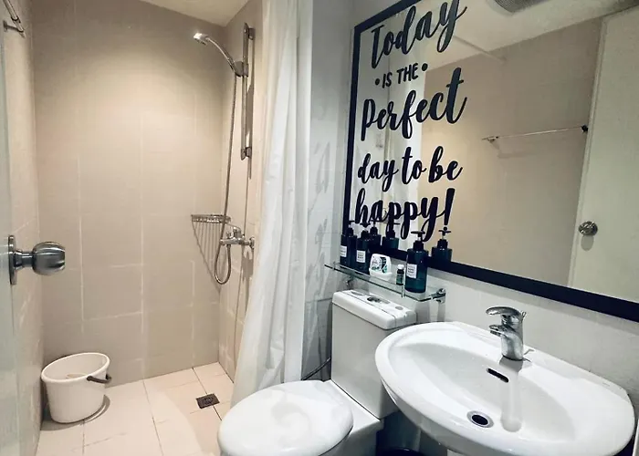 Deluxe Penthouse Unit At Azure - Near Airport Manila