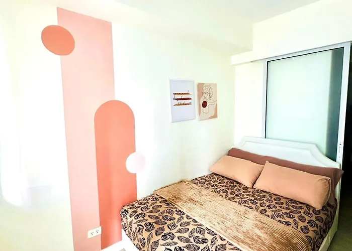 Deluxe Penthouse Unit At Azure - Near Airport Apartamento