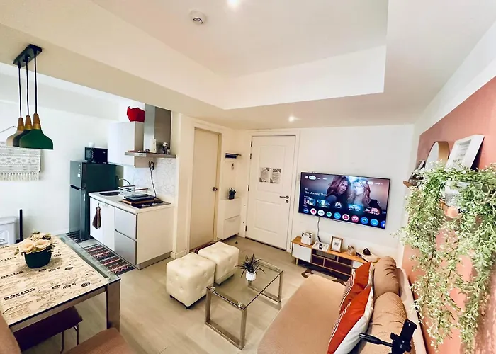 Deluxe Penthouse Unit At Azure - Near Airport Apartamento *