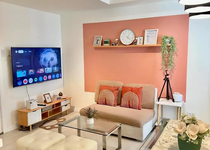 Deluxe Penthouse Unit At Azure - Near Airport *